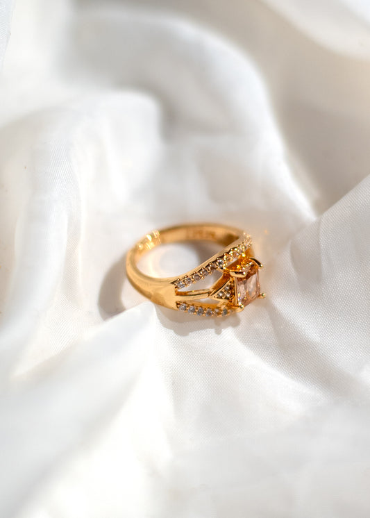 Elegant Crystal Solitaire Ring (R-02-CMP)